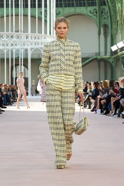 Look 32